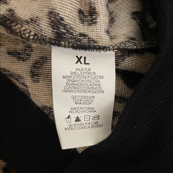 Speechless Black and White Sweater with Leopard Print - Picture 6 of 6